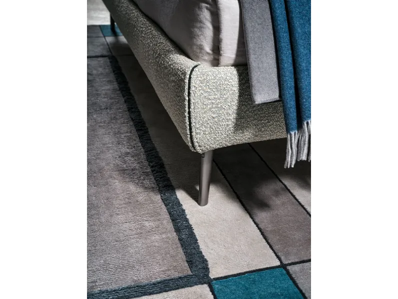 Letto matrimoniale con piedini Sail Twils a prezzo ribassato