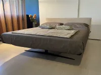 Letto imbottito modello Steel 180x200 di Lago scontato 35%