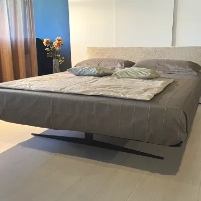 Letto imbottito modello Steel 180x200 di Lago scontato 35%