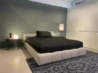 Letto matrimoniale con contenitore Tufty bed B&b italia a prezzo scontato