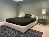 Letto matrimoniale con contenitore Tufty bed B&b italia a prezzo scontato