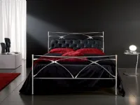 Letto in ferro battuto con gambe Letto matrim. mod.luce con testiera capitonn in promo-sconto del 50%Artigianalea prezzo scontato