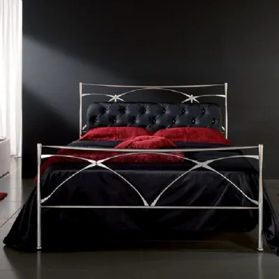 Letto in ferro battuto con gambe Letto matrim. mod.luce con testiera capitonn in promo-sconto del 50%Artigianalea prezzo scontato