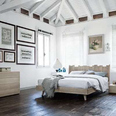 Letto in legno con gambe Barrique�Scandola�a prezzo scontato