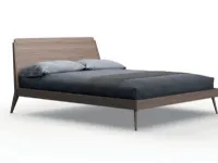 Letto in legno con gambe MirandaHomesa prezzo ribassato