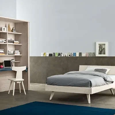 Letto in legno con gambe Plana�Scandola�a prezzo ribassato
