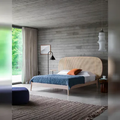 Letto in legno con gambe Shiko wienMiniformsa prezzo ribassato