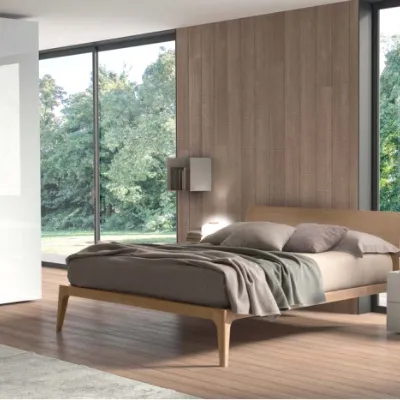 Letto in legno con gambe ZenitMorassuttia prezzo ribassato
