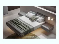 Letto design con giroletto Cloud Veneran a prezzo scontato