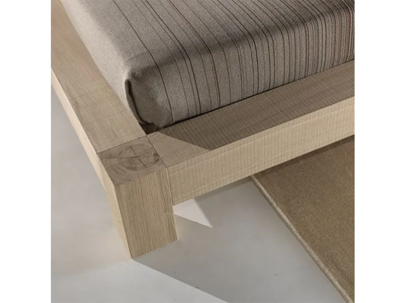 Letto in legno con giroletto Letto in pieno rovere spazzolato Md work a prezzo ribassato