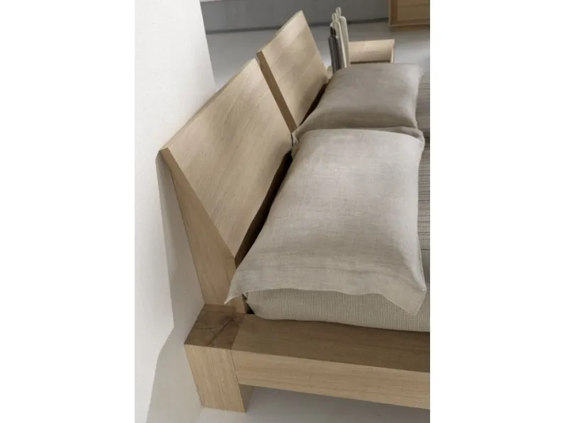 Letto in legno con giroletto Letto in pieno rovere spazzolato Md work a prezzo ribassato