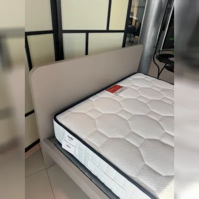 Letto in legno modello Arena di Artigianale scontato 31%