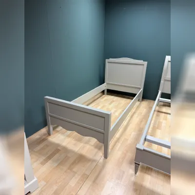 Letto singolo con piedini Lettini artigianali Artigianale a prezzo scontato