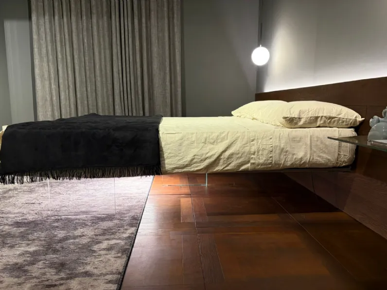 Letto matrimoniale design Letto air frestanding Lago a prezzo scontato
