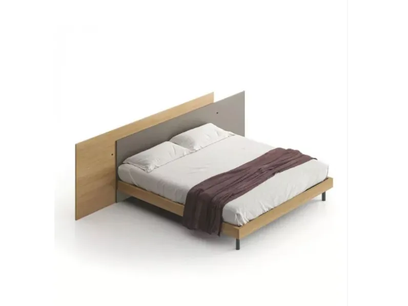 Letto in legno con giroletto Scacco�Munari�a prezzo ribassato