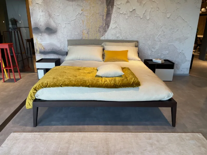 Letto in legno modello Theo di Lema scontato 30%