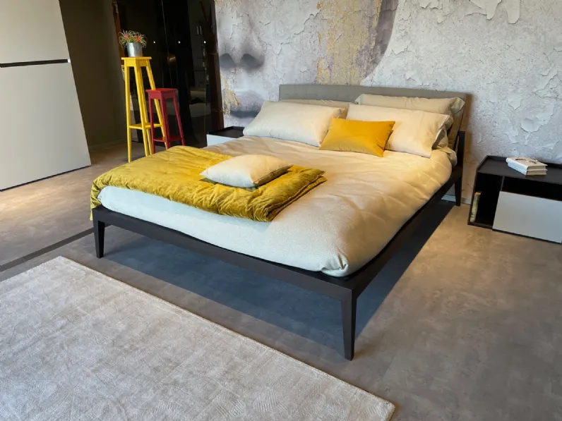 Letto in legno modello Theo di Lema scontato 30%
