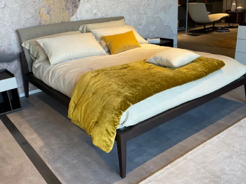 Letto in legno modello Theo di Lema scontato 30%