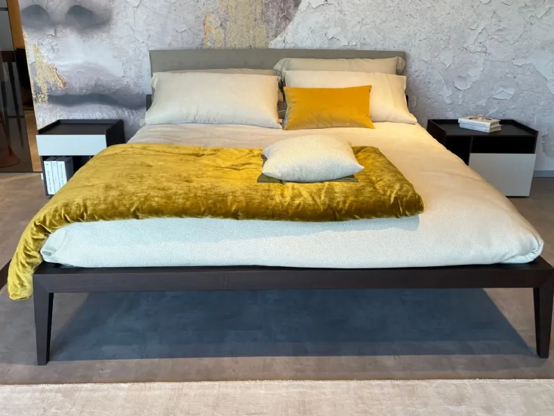 Letto in legno modello Theo di Lema scontato 30%