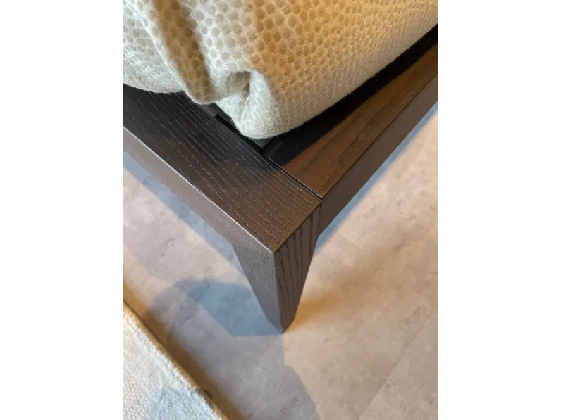 Letto in legno modello Theo di Lema scontato 30%