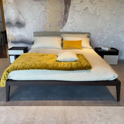 Letto in legno modello Theo di Lema scontato 30%