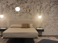 Letto king size con piedini Fluttua Lago a prezzo ribassato