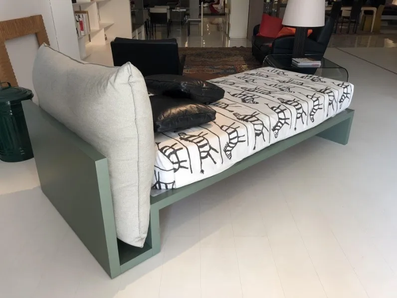 Letto moderno con giroletto Lagolinea bed Lago a prezzo ribassato