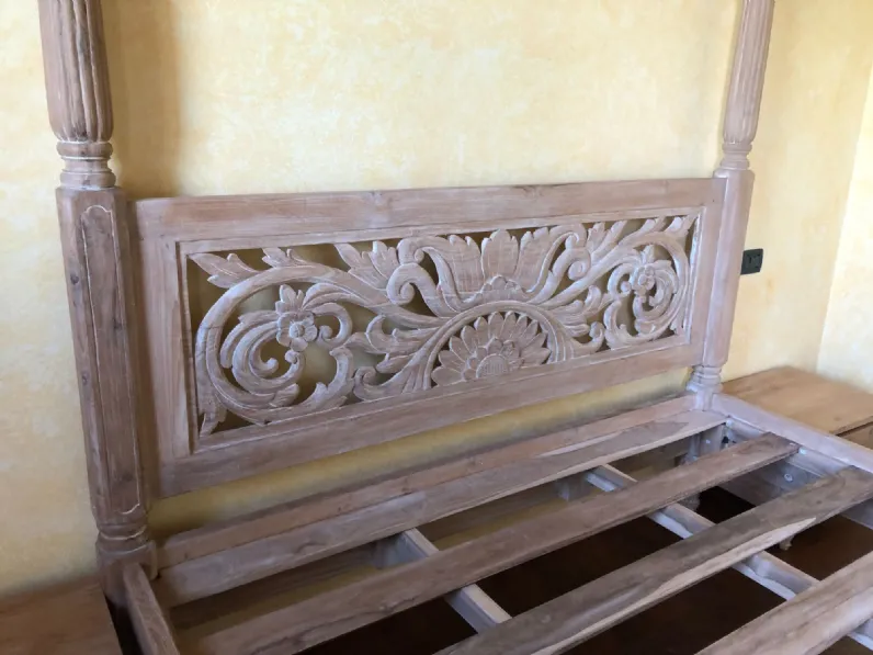 Letto baldacchino  Outlet etnico in OFFERTA OUTLET