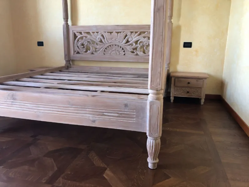 Letto baldacchino  Outlet etnico in OFFERTA OUTLET