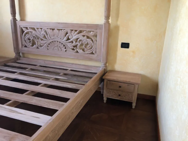Letto baldacchino  Outlet etnico in OFFERTA OUTLET