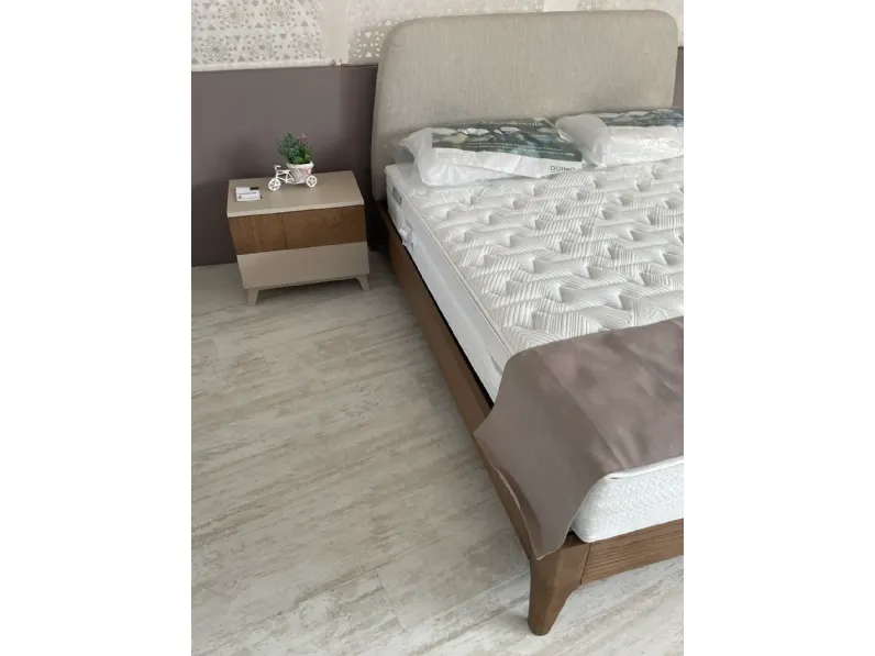 Letto in legno con giroletto Letto le fablier le spezie liquirizia Le fablier a prezzo ribassato