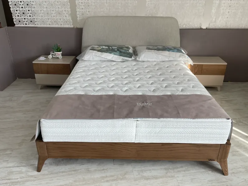 Letto in legno con giroletto Letto le fablier le spezie liquirizia Le fablier a prezzo ribassato