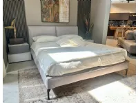Letto matrimoniale con piedini Ada Twils a prezzo scontato