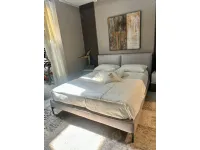 Letto matrimoniale con piedini Ada Twils a prezzo scontato