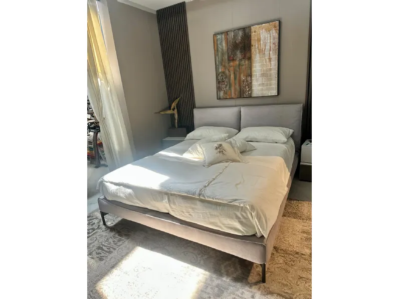 Letto matrimoniale con piedini Ada Twils a prezzo scontato