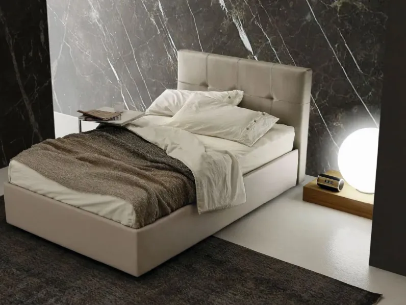 Scontato! Letto imbottito Alexia Artigianale con gambe. Acquista ora!