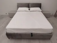 Letto imbottito modello Andromeda di Rosini scontato 25%