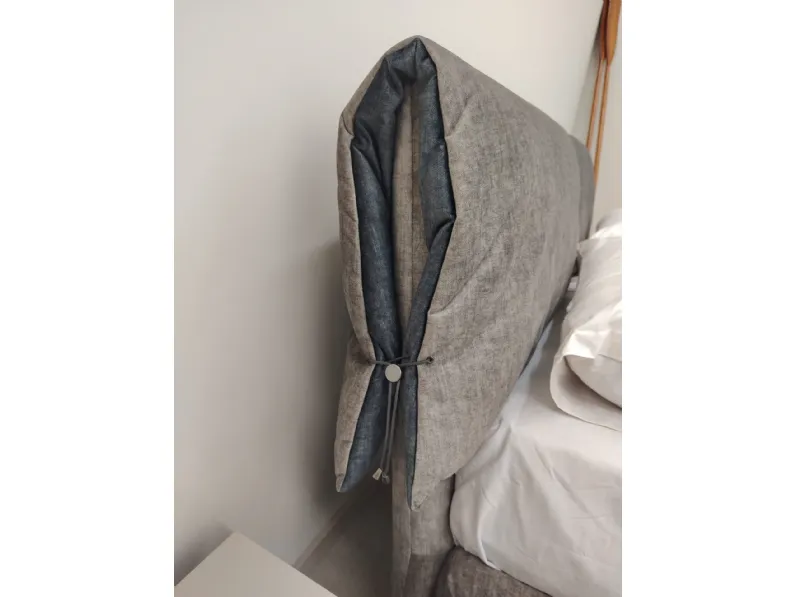 Letto imbottito modello Andromeda di Rosini scontato 25%