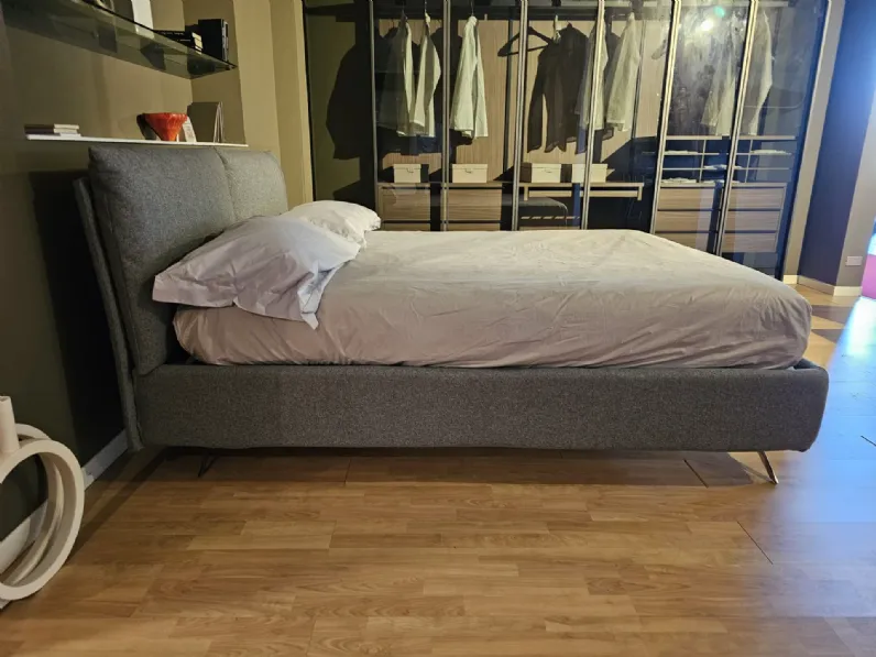 Letto imbottito modello Cinque di Tempur scontato 30%