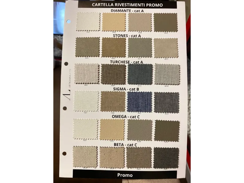Letto imbottito modello Domino di Artigiana letti scontato 29%
