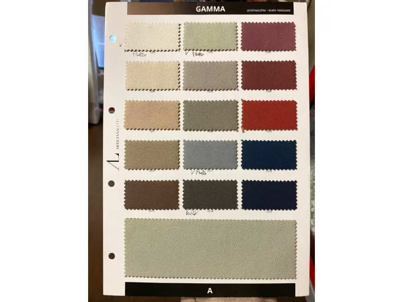 Letto imbottito modello Domino di Artigiana letti scontato 29%