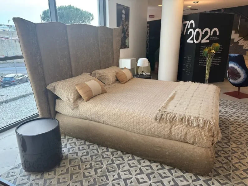 Letto imbottito modello Opera sipario round: richiedi ora il prezzo riservato 