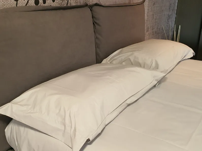 Letto imbottito con contenitore So pop motorizzato Noctis a prezzo ribassato