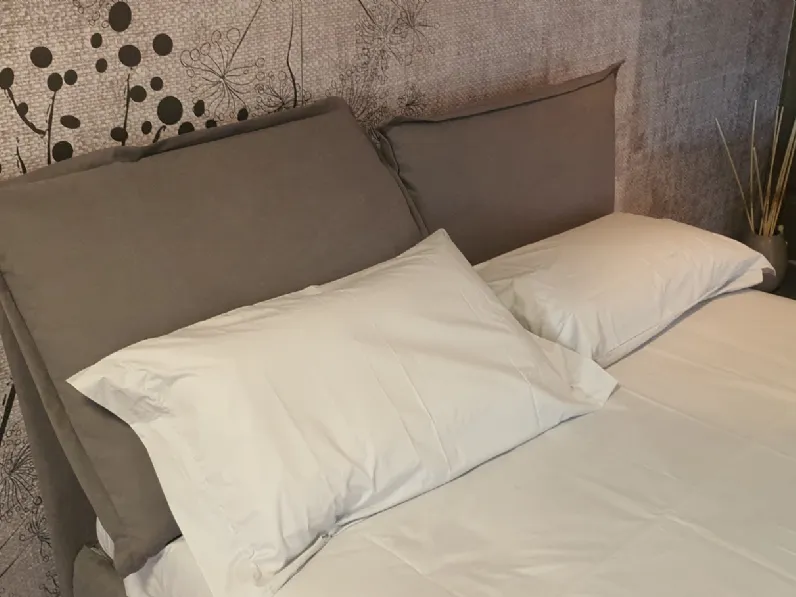Letto imbottito con contenitore So pop motorizzato Noctis a prezzo ribassato