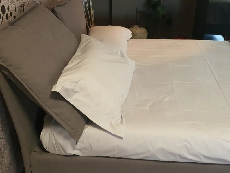 Letto imbottito con contenitore So pop motorizzato Noctis a prezzo ribassato