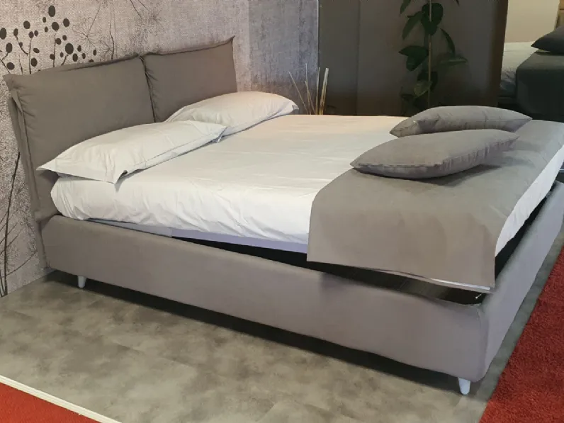 Letto imbottito con contenitore So pop motorizzato Noctis a prezzo ribassato