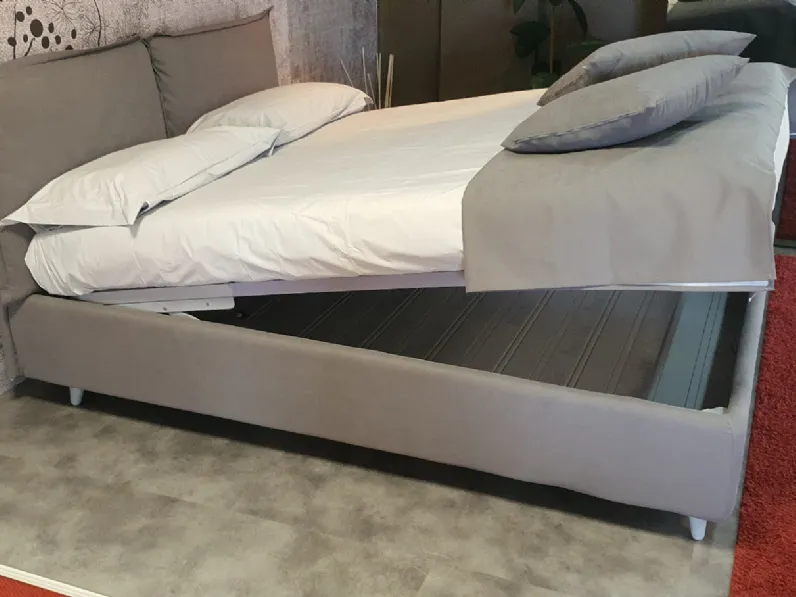 Letto imbottito con contenitore So pop motorizzato Noctis a prezzo ribassato