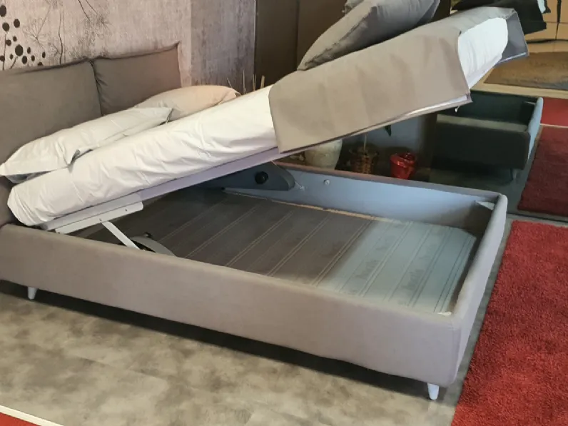 Letto imbottito con contenitore So pop motorizzato Noctis a prezzo ribassato