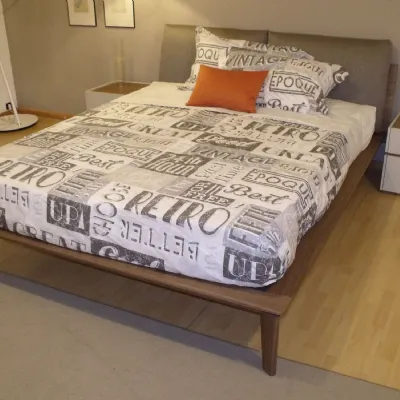 Letto moderno con gambe Abbraccio legno Sangiacomo a prezzo scontato