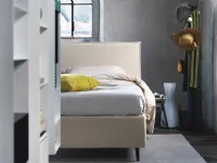 Letto matrimoniale con gambe Bob a prezzo riservato 
